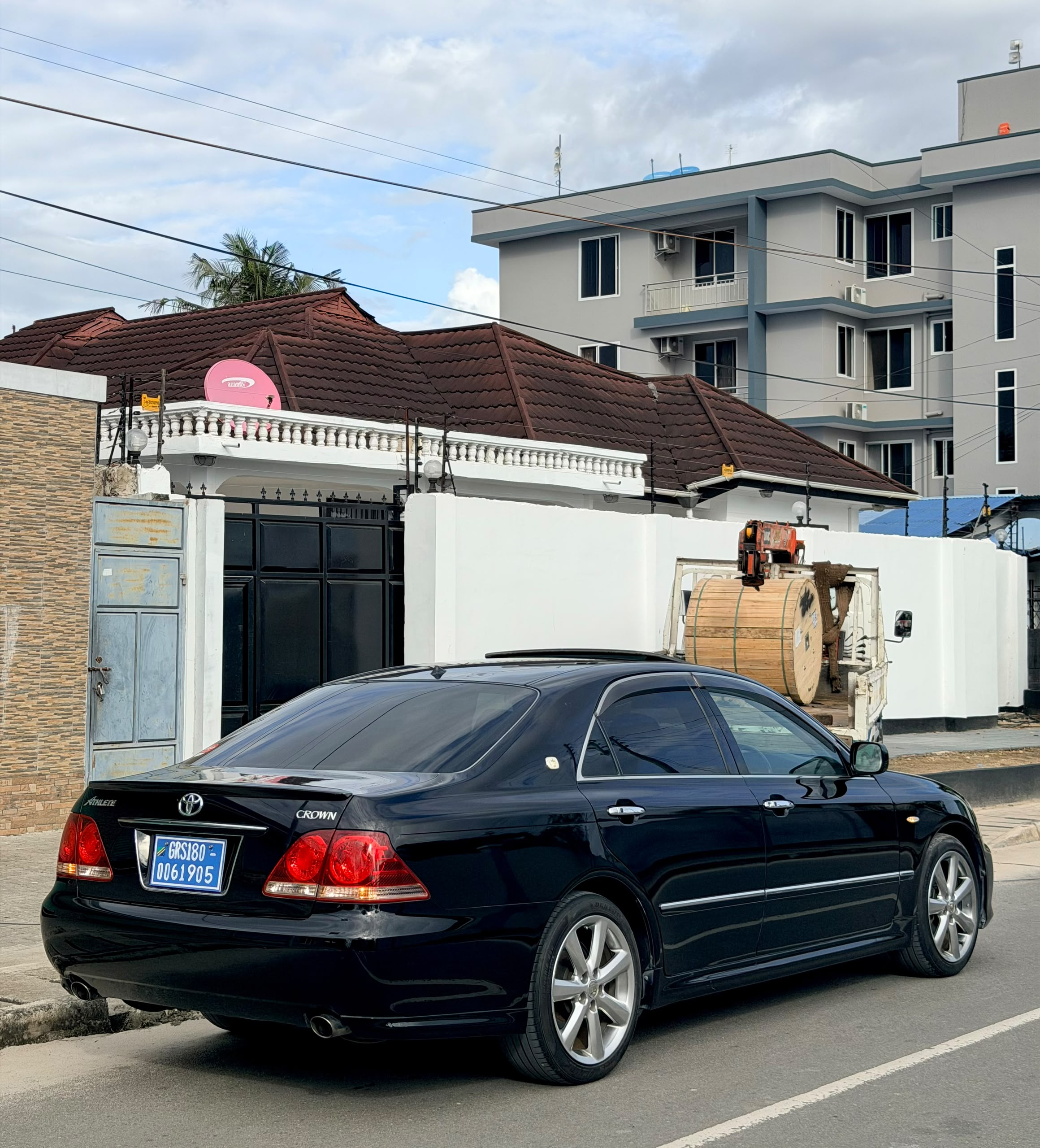 TOYOTA CROWN thumbnail 8